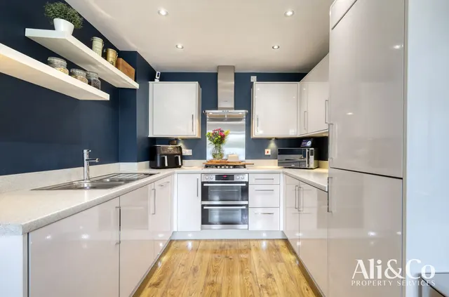 Photo 2 — Woodside Close, Grays, Essex, RM16 2DN