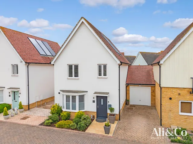 Woodside Close, Grays, Essex, RM16 2DN, photo 1