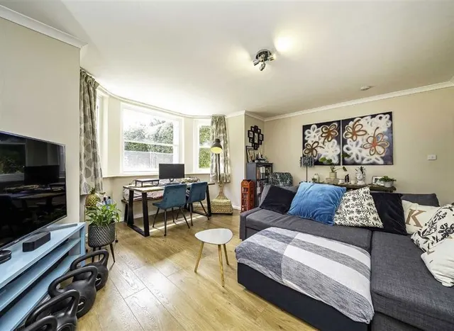 Photo 2 — Hampton Road, Teddington, TW11