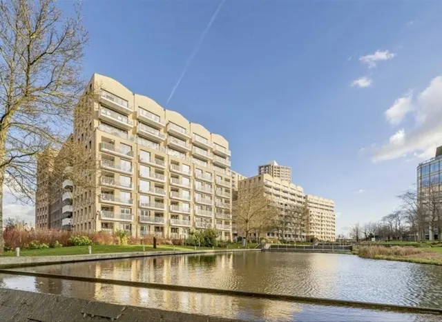 Lakeside Drive, Ealing, NW10, photo 1