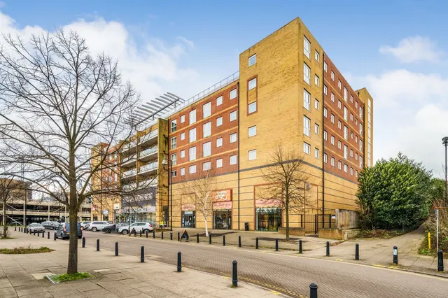 Edinburgh Gate, Harlow, photo 1