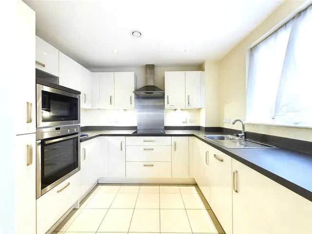 Photo 3 — Josiah Drive, Ickenham, Uxbridge, UB10 8FB