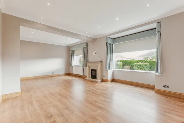 West Chapelton Drive, Bearsden, G61, photo 2