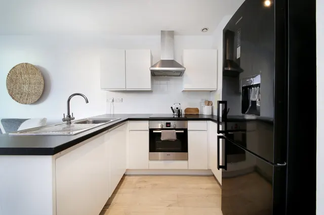 Queenstown Road, London, SW11, photo 2