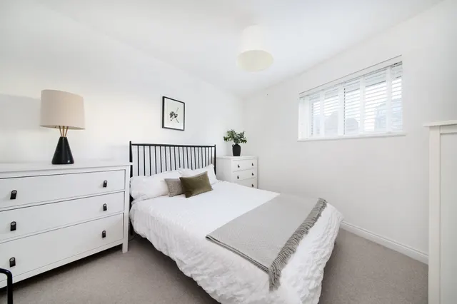 Queenstown Road, London, SW11, photo 3