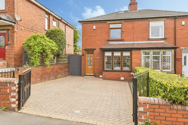 New North Road, Heckmondwike, WF16, photo 1