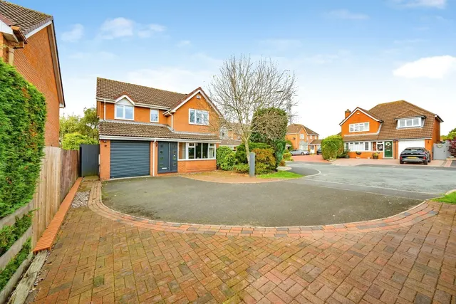 Bleak House Drive, Burntwood, WS7, photo 1