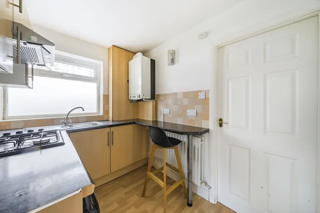 Photo 3 — 8 Davmor Court, Boston Manor Road, Brentford