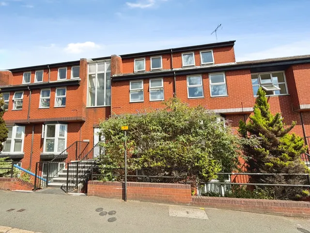 Grosvenor Road, Aldershot, Hampshire, GU11 3DW, photo 1