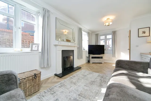 Ffordd Yr Wyddfa, Colwyn Heights, LL29, photo 3