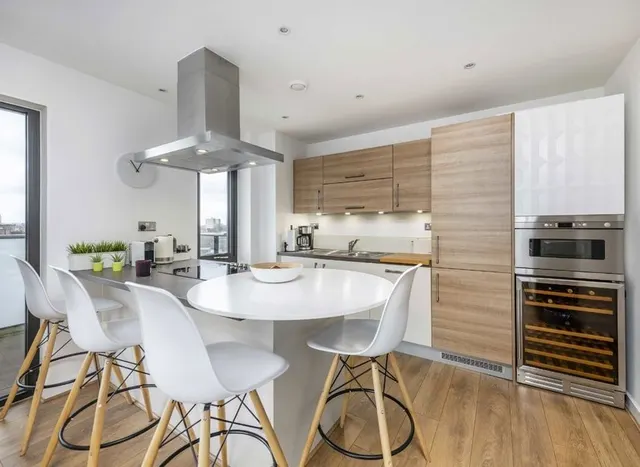 Photo 3 — Stainsby Road, Canary Wharf, E14