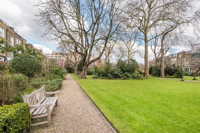 Photo 3 — Lower Addison Gardens, Holland Park, London, W14 8BQ