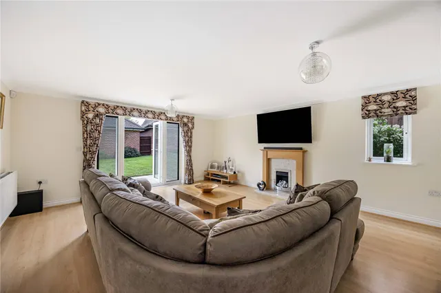 Monarch Drive, Shinfield, RG2, photo 3