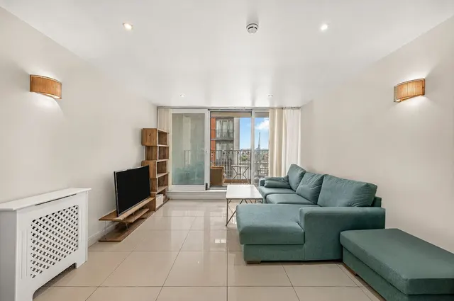 Western Gateway, London, E16, photo 1
