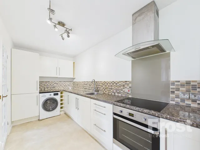 Blackpond Lane, Farnham Royal, photo 1
