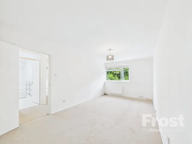 Blackpond Lane, Farnham Royal, photo 3