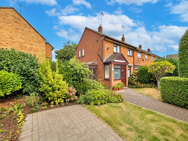Poynters Road, Luton LU4 0TN, photo 1