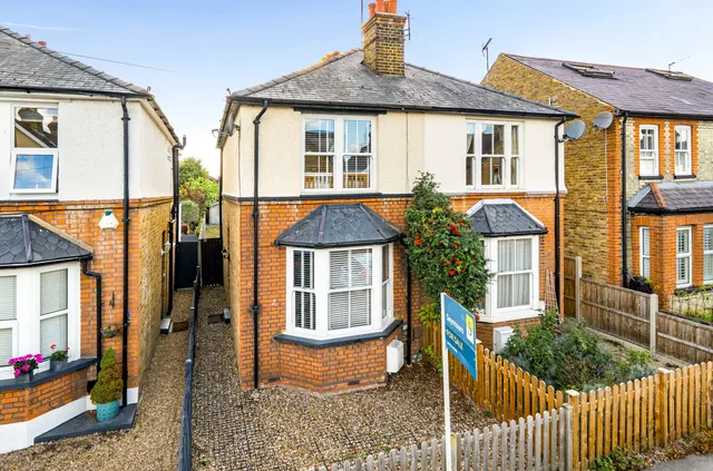 Sunbury Lane, Walton On Thames, KT12, photo 1