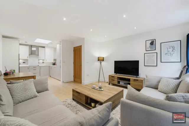 Great Charta Close, Englefield Green, TW20, photo 3