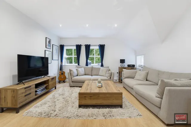 Great Charta Close, Englefield Green, TW20, photo 1