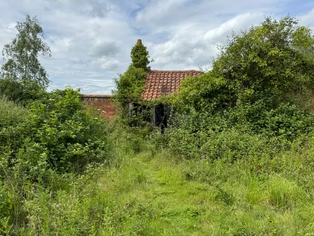 Photo 3 — Dungee Corner House, Bozeat, Northants, NN29 7LD