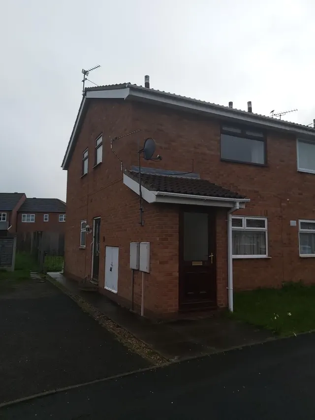 Dallow Crescent, Burton Upon Trent, DE14, photo 1