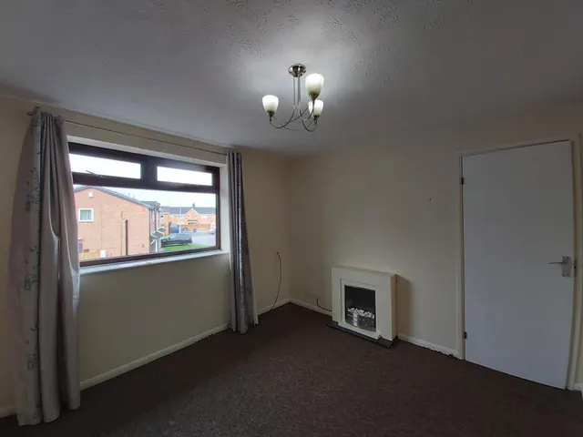 Photo 3 — Dallow Crescent, Burton Upon Trent, DE14