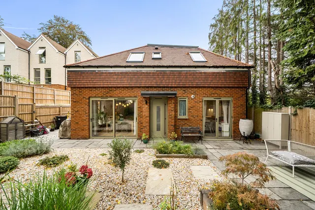 Roke Road, Kenley, CR8, photo 1