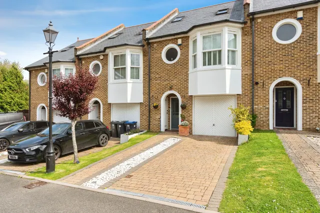 Glenside Close, Kenley, CR8, photo 1