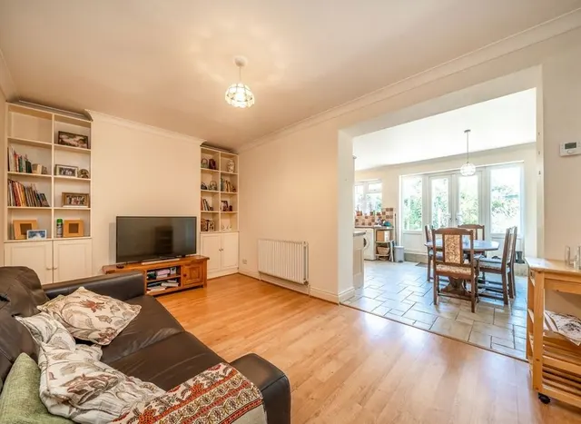 Photo 3 — Thornbury Road, Isleworth, TW7