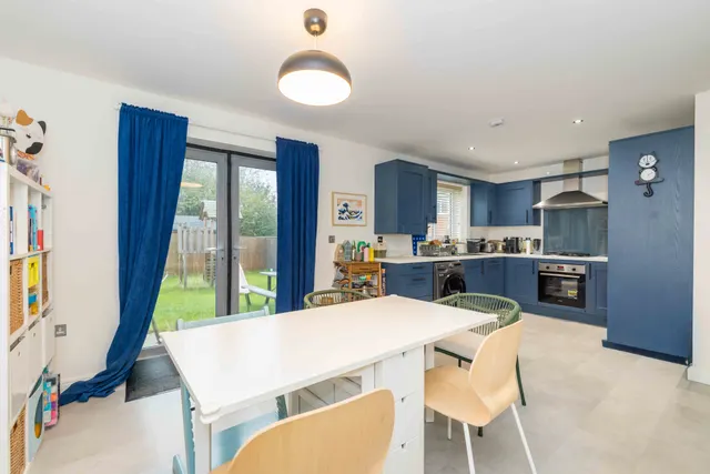 Almond Green Avenue, Standish, WN6, photo 2
