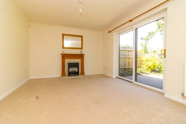Photo 3 — Highgrove Crescent, Leicester, Leicester, LE2 8PX