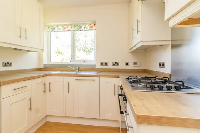 Photo 2 — Highgrove Crescent, Leicester, Leicester, LE2 8PX