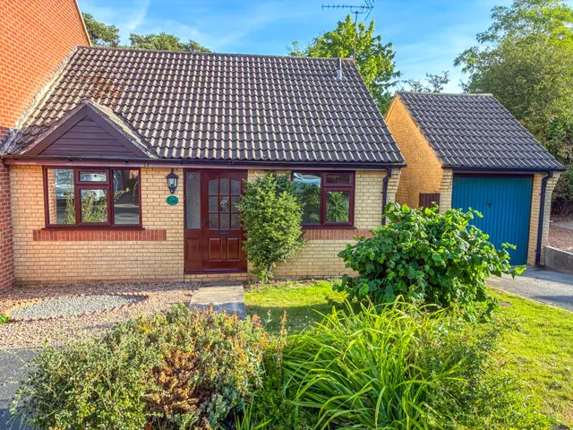 Highgrove Crescent, Leicester, Leicester, LE2 8PX, photo 1