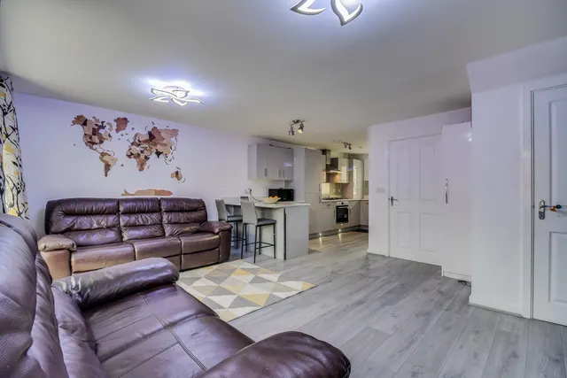 Photo 2 — 62 Foxglove Avenue, Newlands Spring, Chelmsford, Essex, CM1 4FW