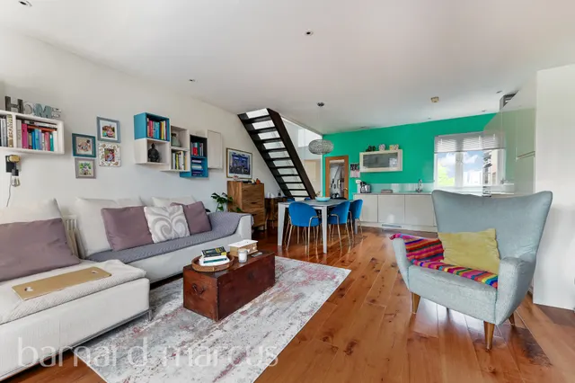 Upper Richmond Road West, LONDON, photo 1