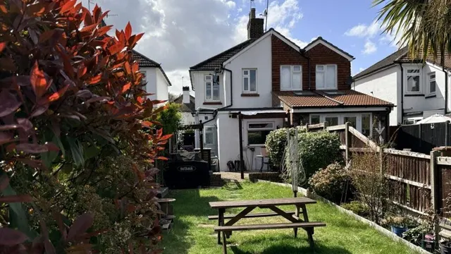 Albert Road, Horley, RH6, photo 1