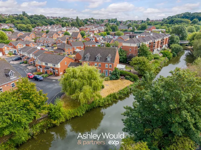 Kererwin Close, Cradley Heath, B64, photo 1