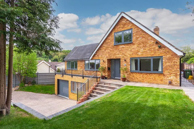 New Road, Marlow Bottom SL7 3NQ, photo 1