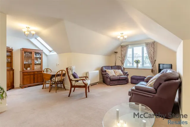 Tresham Close, Kettering, NN15, photo 2