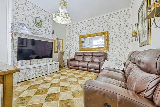 Colne Road, Burnley, BB10, photo 3