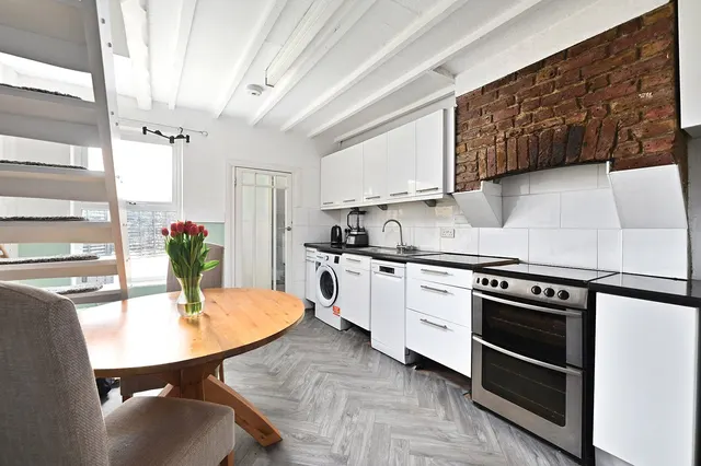 Cambridge Road, Ashford, TW15, photo 3