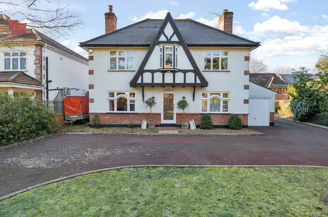 4 bedroom house, The Drive, Ickenham, UB10