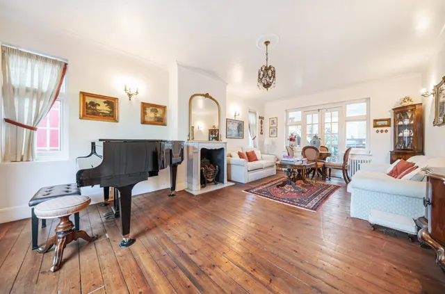 The Drive, Ickenham, UB10, photo 2