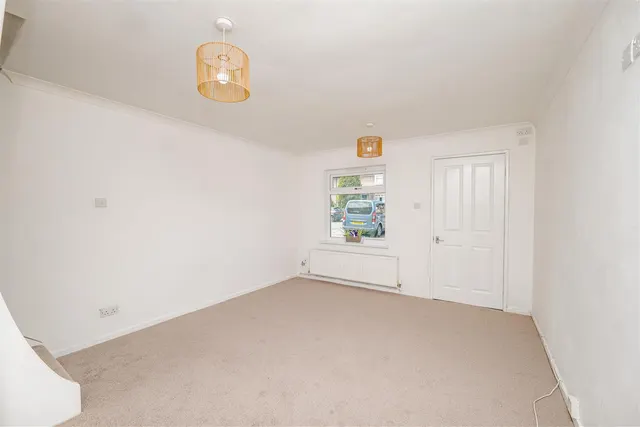 Photo 2 — Carew Close, Barry, CF62 9EH