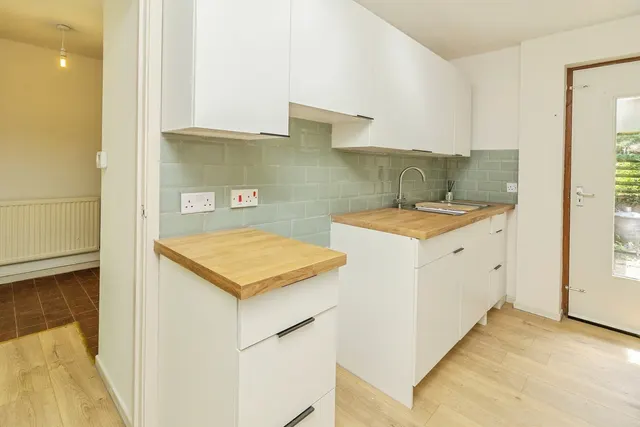 Photo 3 — Edison Square, Shenley Lodge, Milton Keynes, Buckinghamshire, MK5
