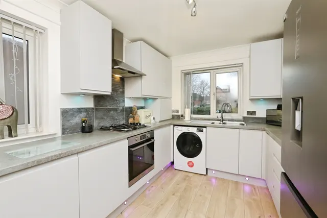 Shining Cliff Court, Bawtry, DN10, photo 2