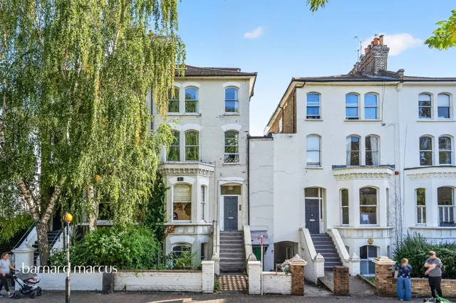Bolingbroke Grove, London, SW11, photo 1