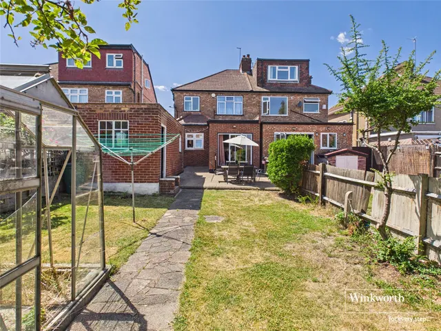 St. Georges Avenue, Kingsbury, London, NW9, photo 1