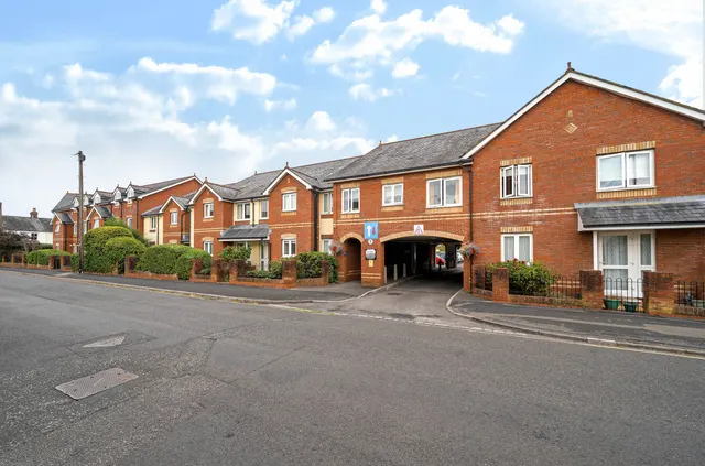 Ackender Road, Alton, GU34, photo 1